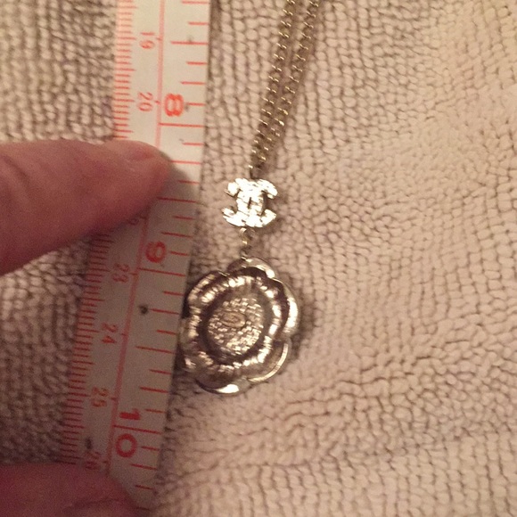 Chanel white necklace w cc logo - Picture 9 of 15